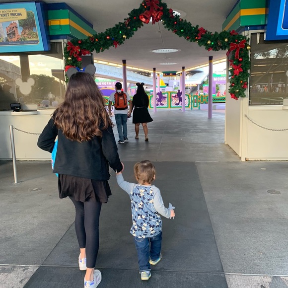 Meet your Posher, Emily - Picture 1 of 1